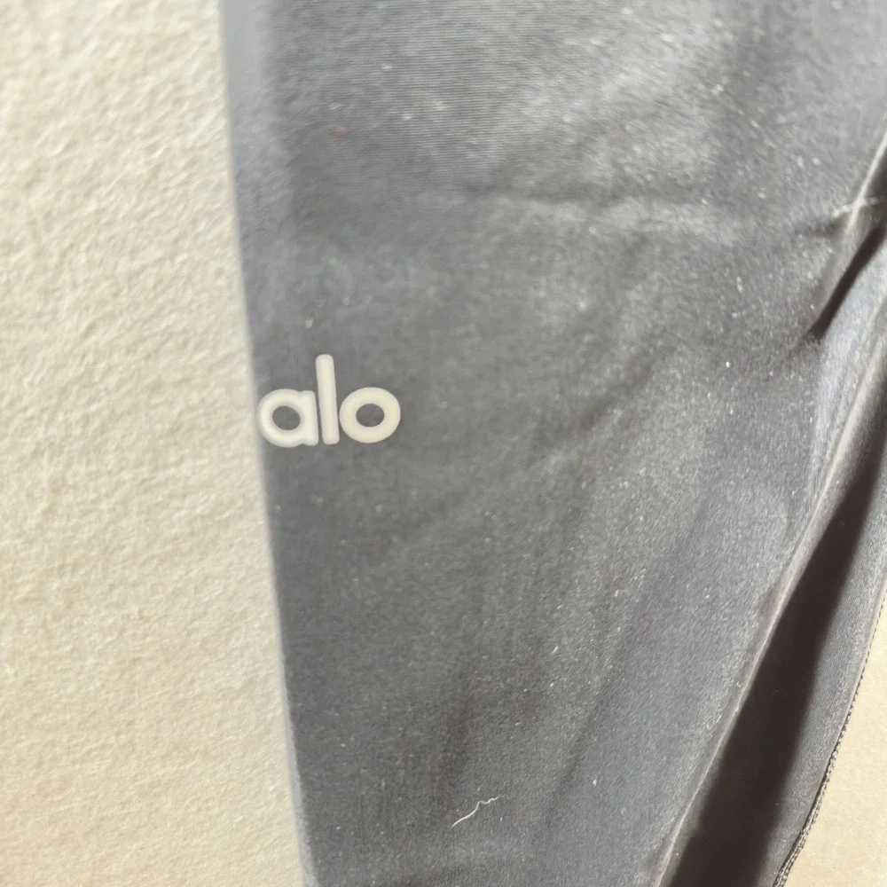 450 | Alo Yoga Airbrush Womens Medium Ripped Laser Cut High Waist Leggings Black